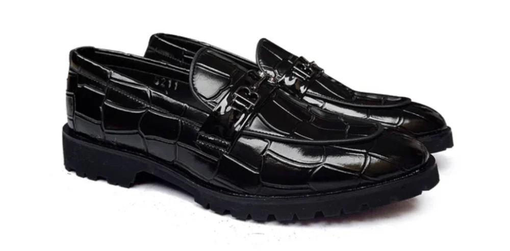 BLACK SHINY VIBRAM