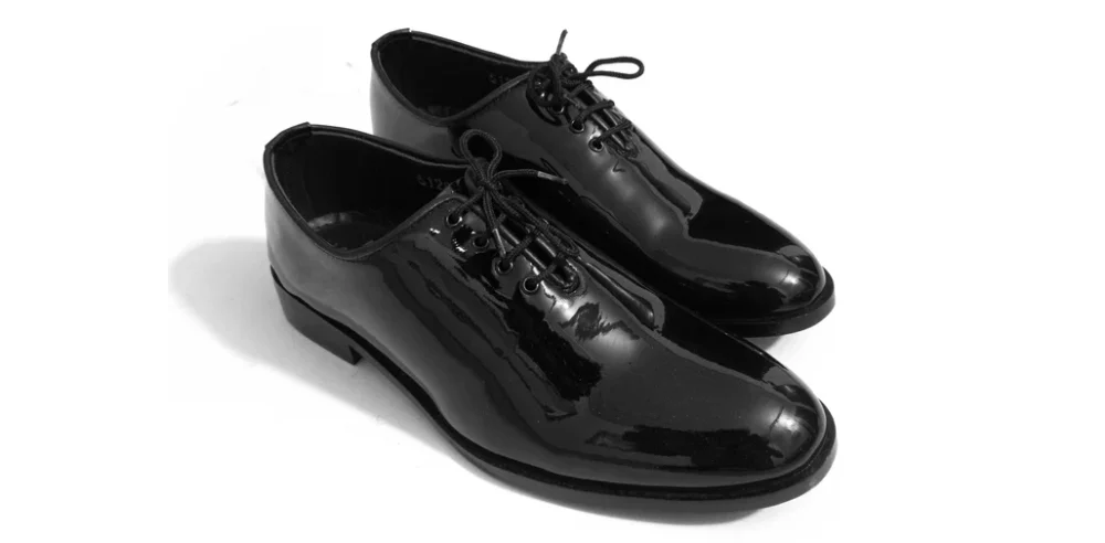 SHINY LACED BLACK